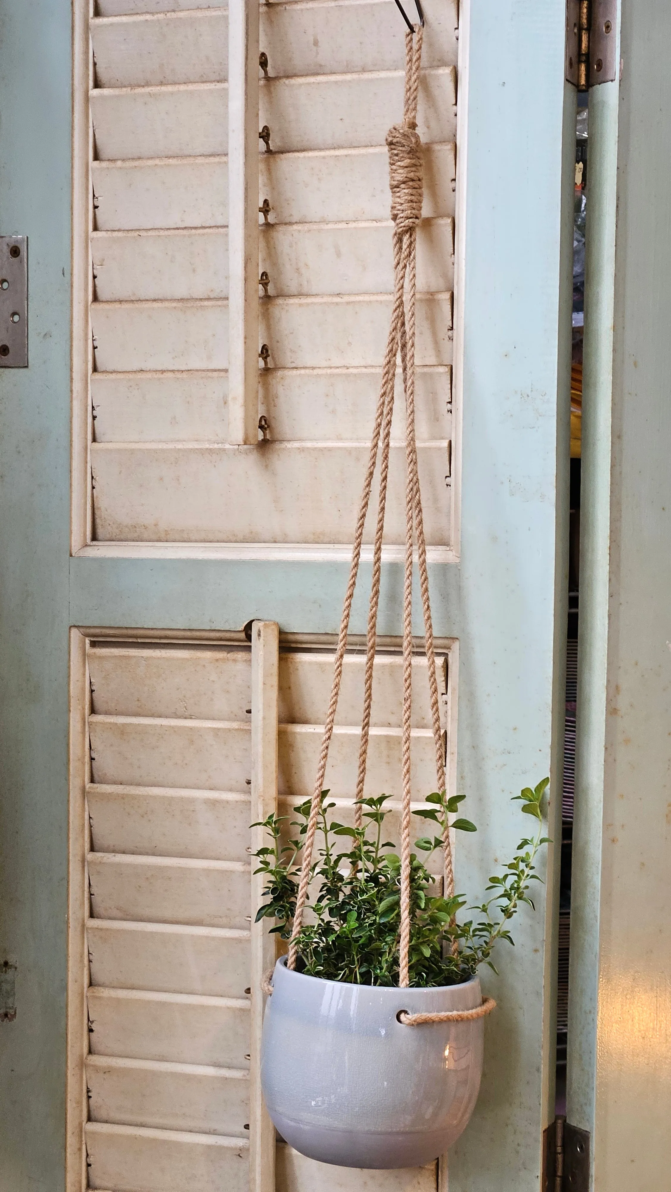 Ceramic hanging Pot with linen string